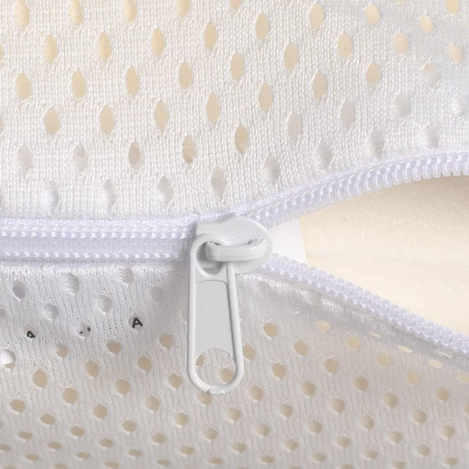 Ergonomic Latex Pillow: image 4